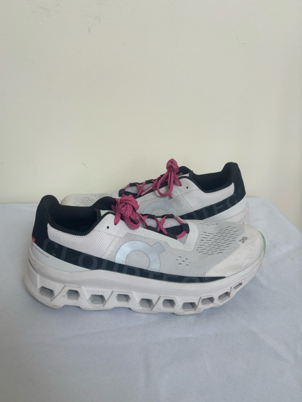 On Cloudmonster Frost/Black Mens size 9.5 Sneakers Eu 43